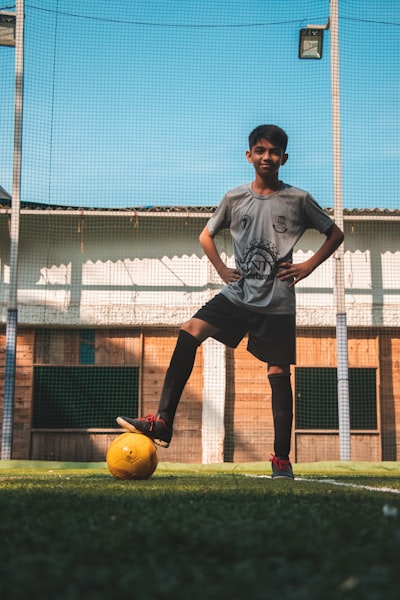 لاعب الأهلي السابق إسلاممسيرة حافلة بالإنجازات والنجاحات